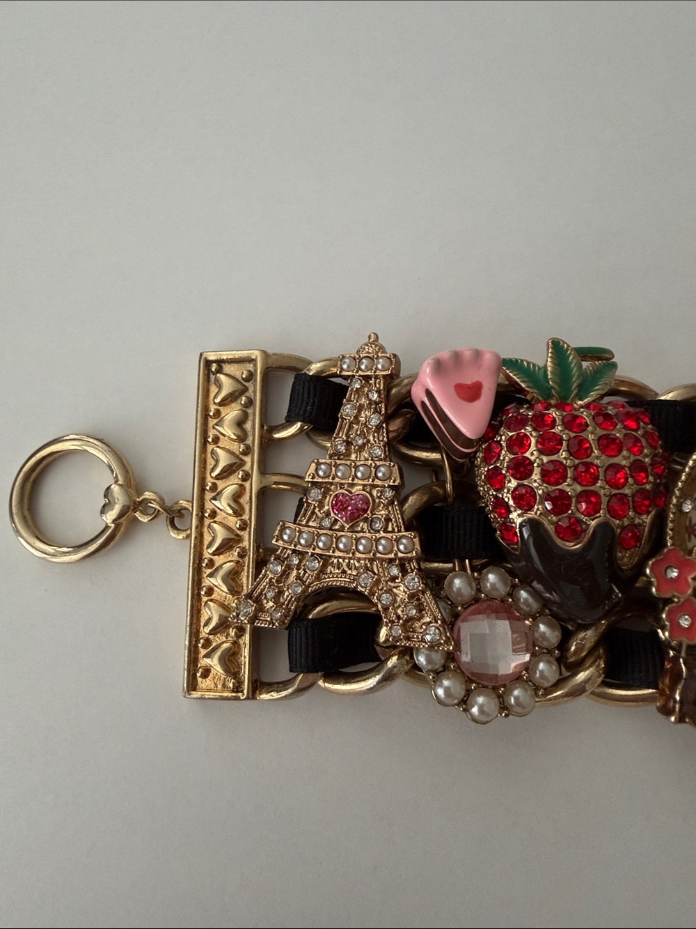 Betsey Johnson "Paris Is Always A Good Idea" Cat Lovers Toggle Cuff Bracelet. - Picture 2 of 5
